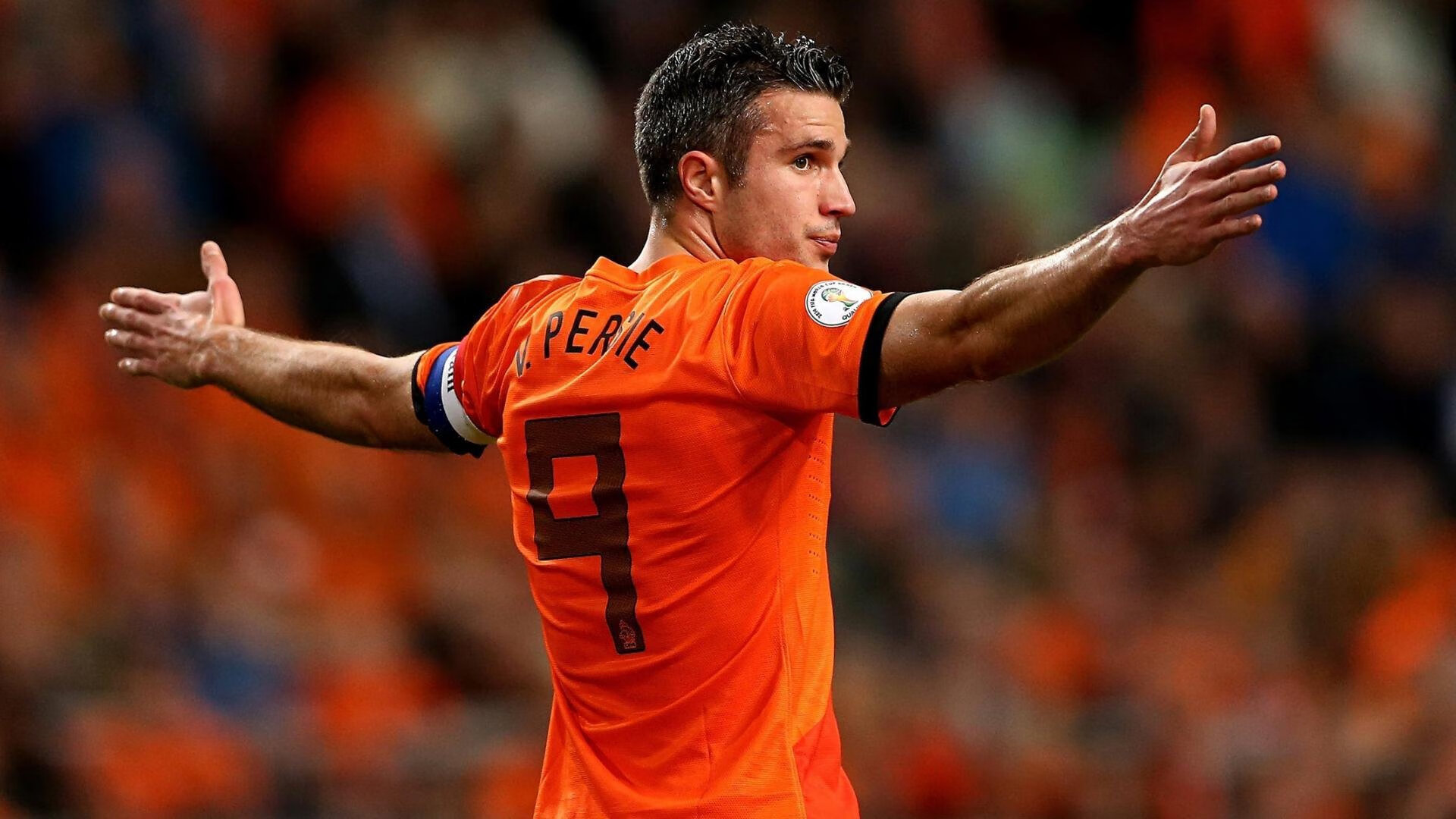 莱万沉默的核爆，明与80的钢铁洪墙，当0.01厘米决定蓝桥命运，莱万对决钢铁洪墙